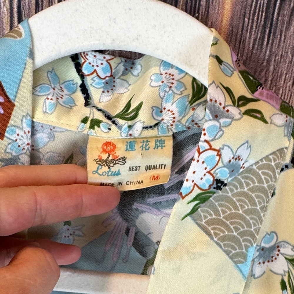 Vintage Kimono with Geisha Print Robe - Picture 5 of 10